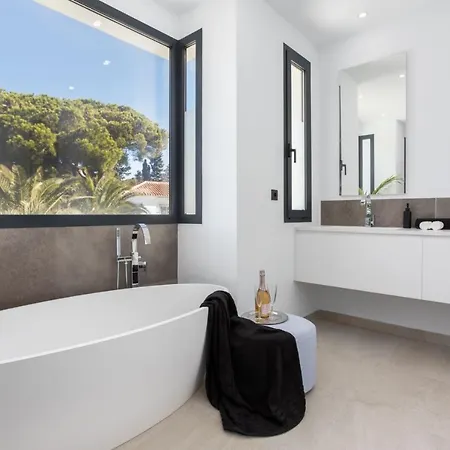 Calima - 5 Bedrooms With Private Pool - 100m From The Beach Marbella