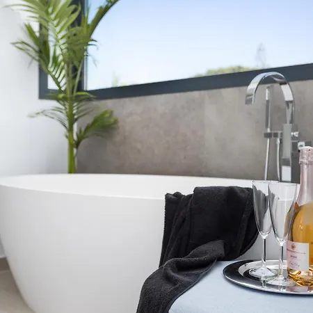 Calima - 5 Bedrooms With Private Pool - 100m From The Beach Villa