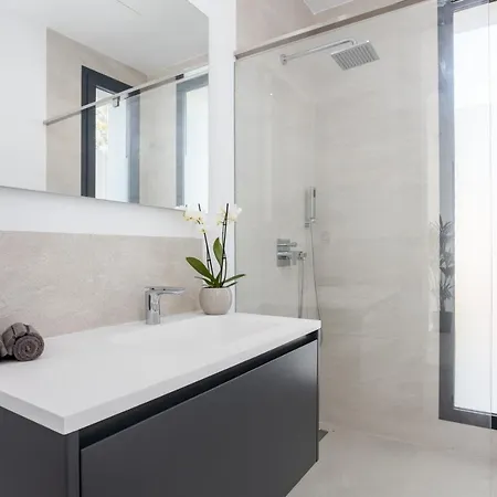 Villa Calima - 5 Bedrooms With Private Pool - 100m From The Beach