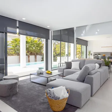 Calima - 5 Bedrooms With Private Pool - 100m From The Beach Marbella