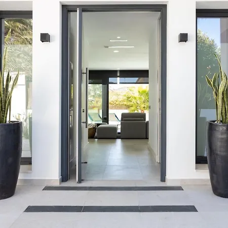 Calima - 5 Bedrooms With Private Pool - 100m From The Beach * Marbella