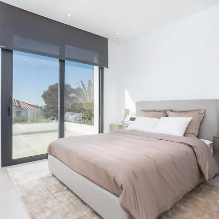 Villa Calima - 5 Bedrooms With Private Pool - 100m From The Beach