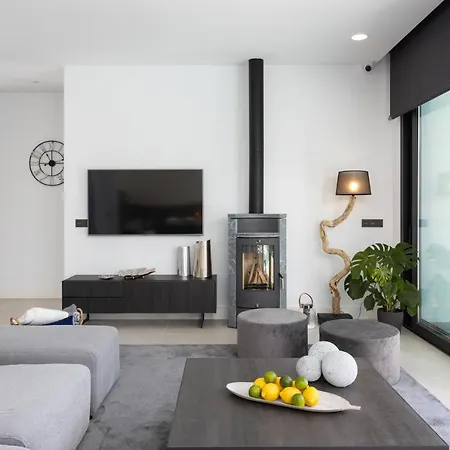 Calima - 5 Bedrooms With Private Pool - 100m From The Beach Villa Marbella